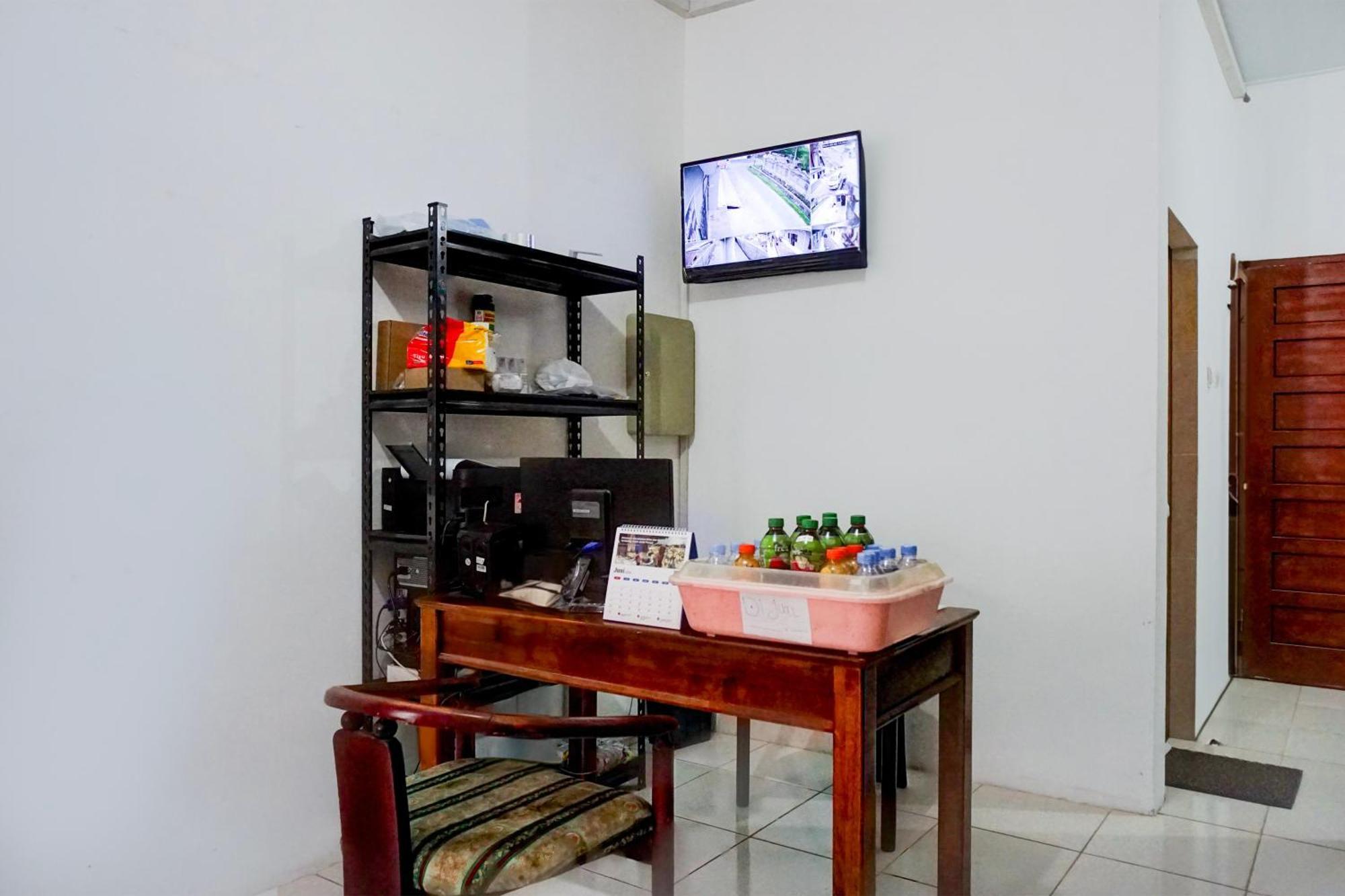 Oyo 93951 Family Hotel 2*