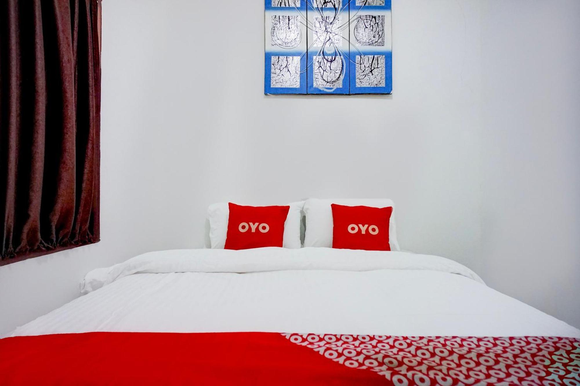 Oyo 93951 Family Hotel