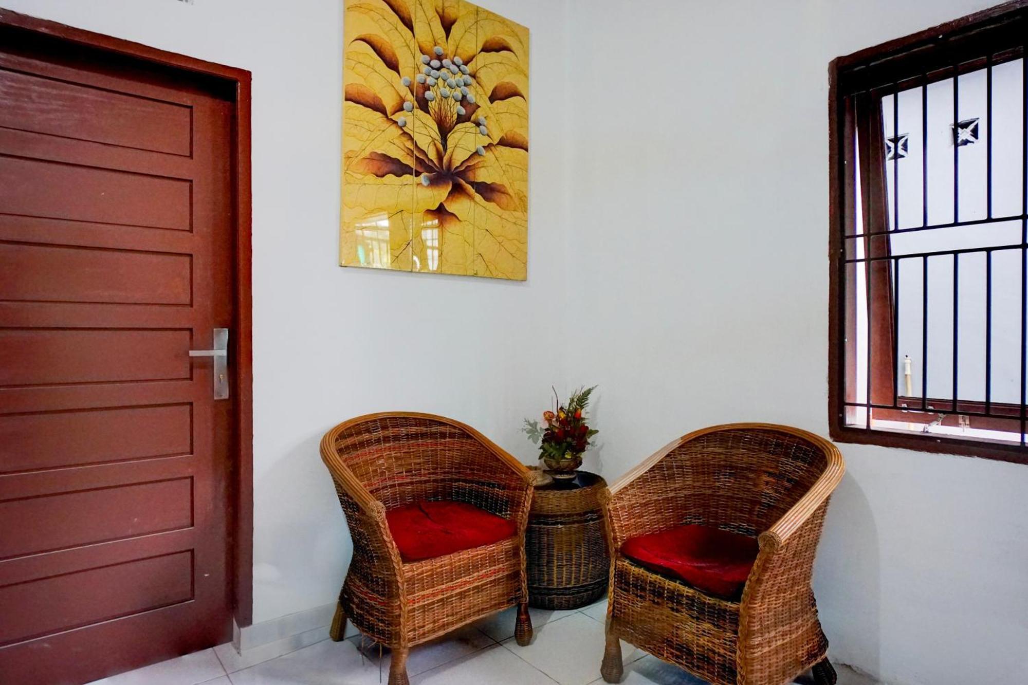 Oyo 93951 Family Hotel