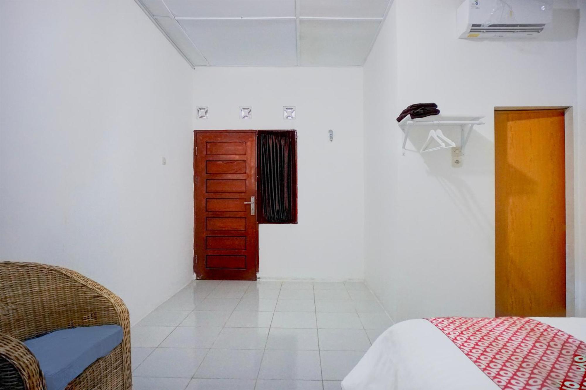 Oyo 93951 Family Hotel 2*